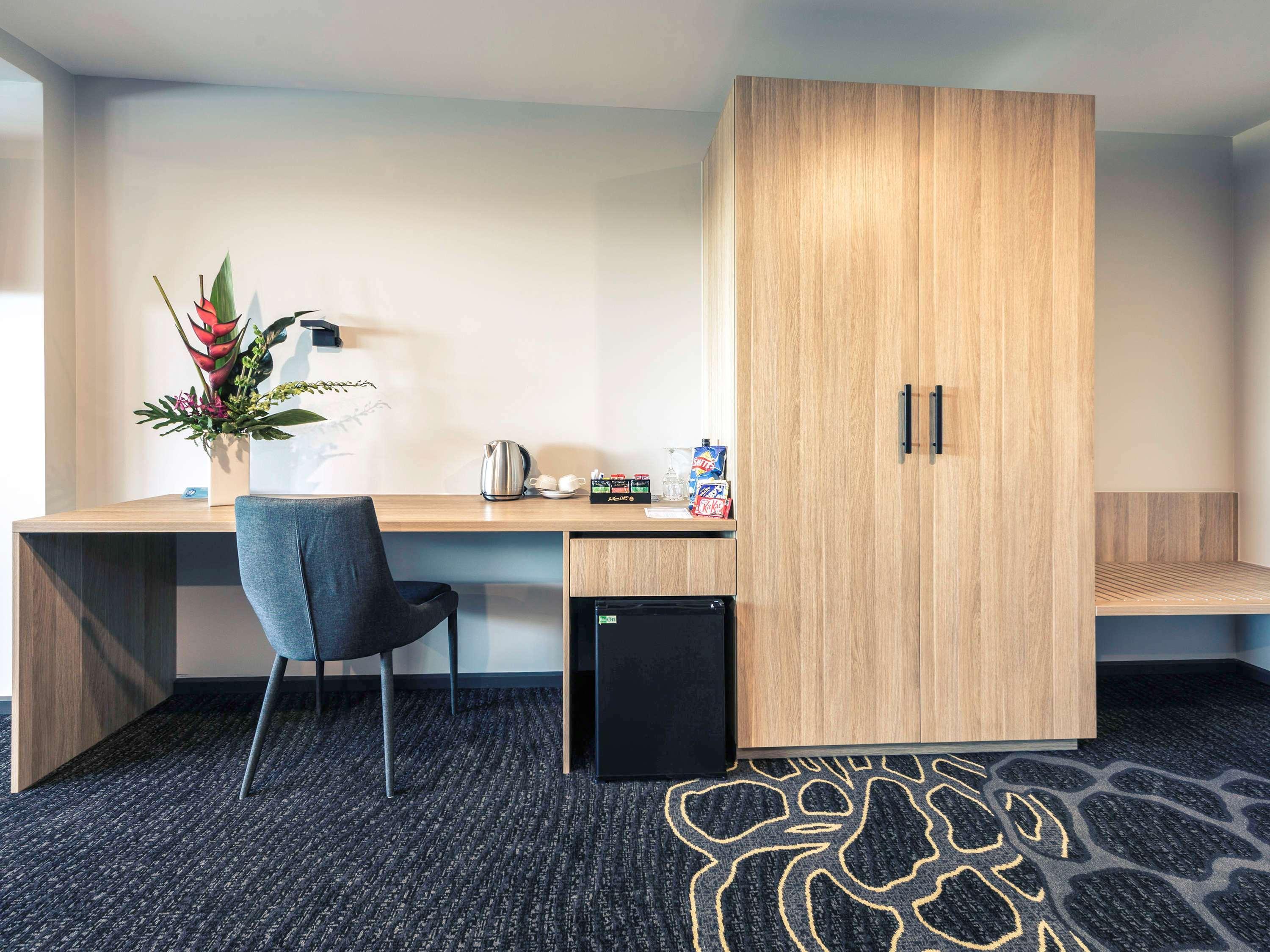 Mercure Melbourne Hotel 4*