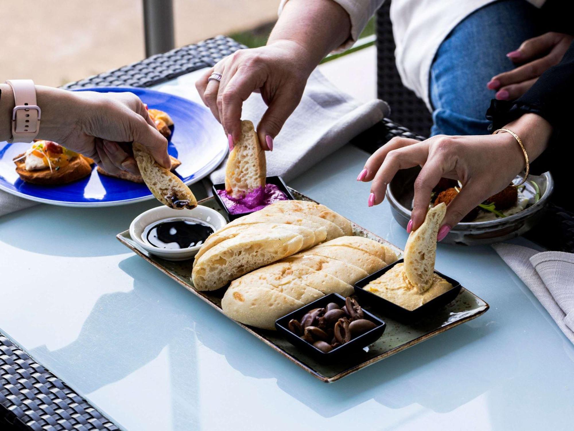 Mercure Melbourne Hotel 4*